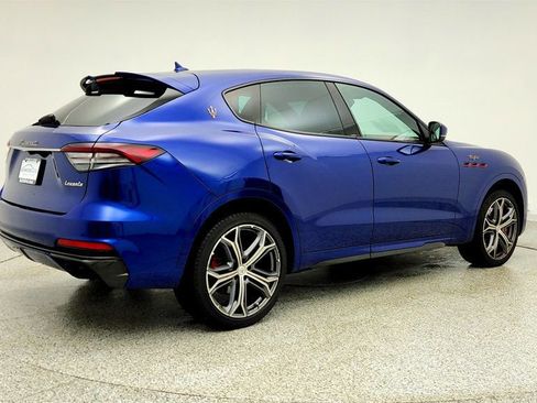 Used 2022 Maserati Levante Trofeo image 5