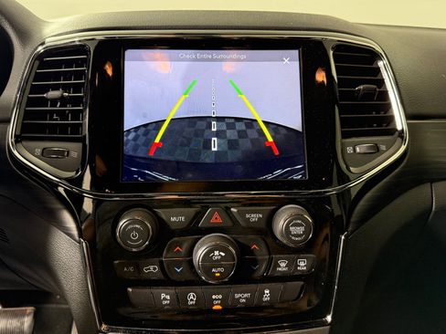 Used 2019 Jeep Grand Cherokee Altitude image 22