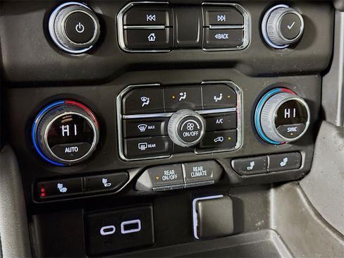 Used 2021 Chevrolet Tahoe Z71 image 13