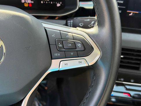 Used 2025 Volkswagen Jetta SE FWD image 17