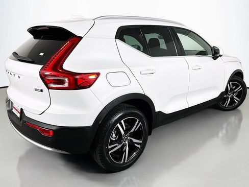 Used 2023 Volvo XC40 B5 Plus AWD/4WD image 13