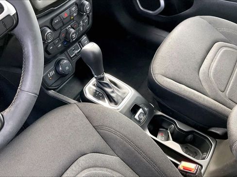 Used 2021 Jeep Renegade Latitude image 20