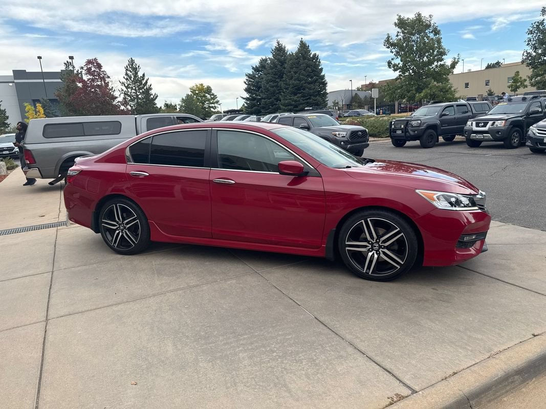 Used 2017 Honda Accord Sport image 6