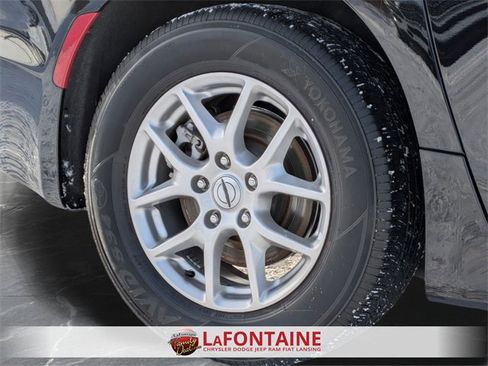 Certified 2024 Chrysler Pacifica Touring-L image 31