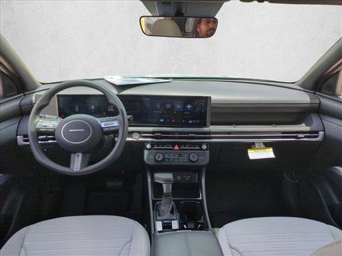 Used 2025 Hyundai Santa Cruz SE FWD image 16