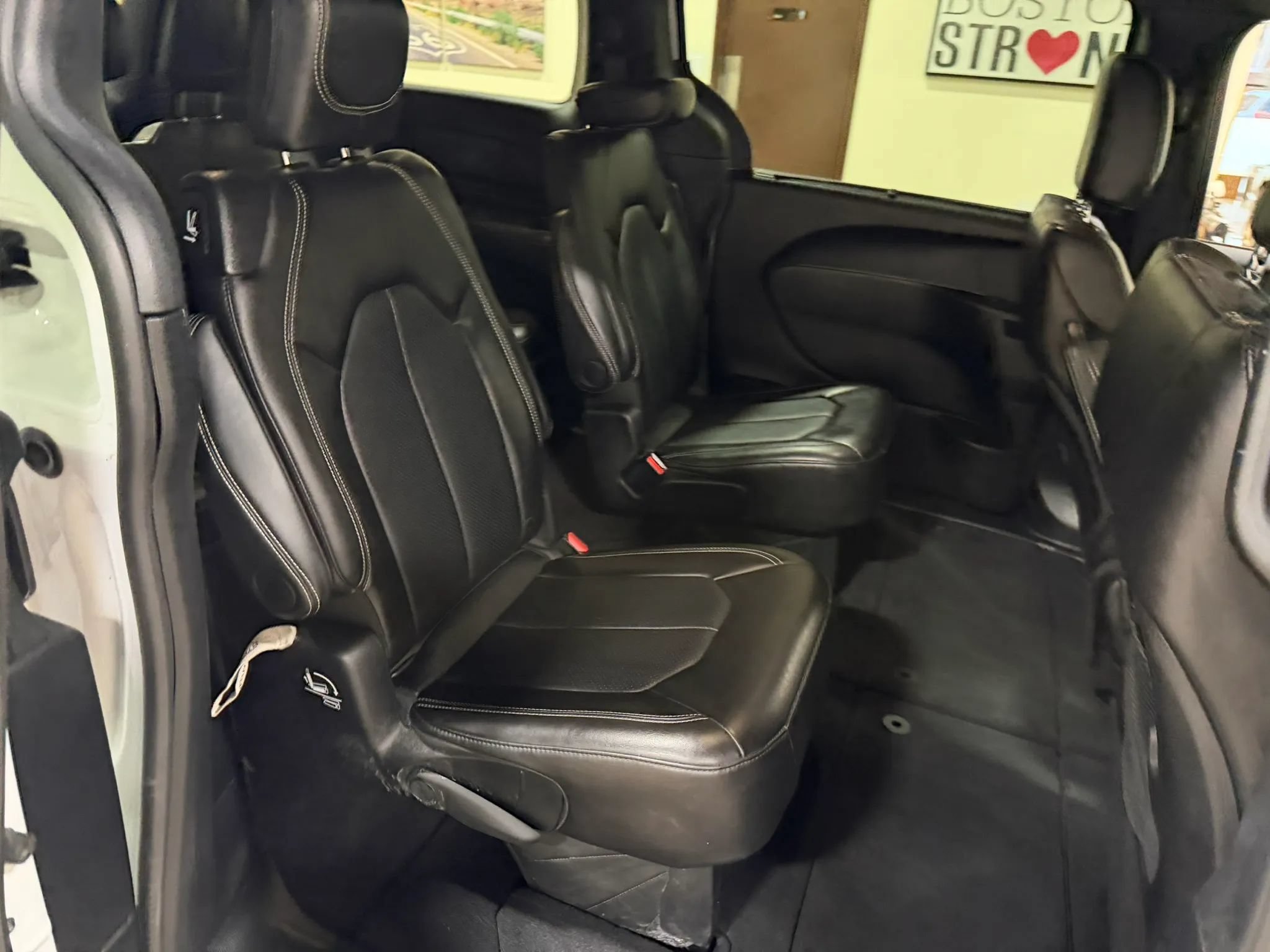 Used 2025 Chrysler Pacifica Select FWD image 33