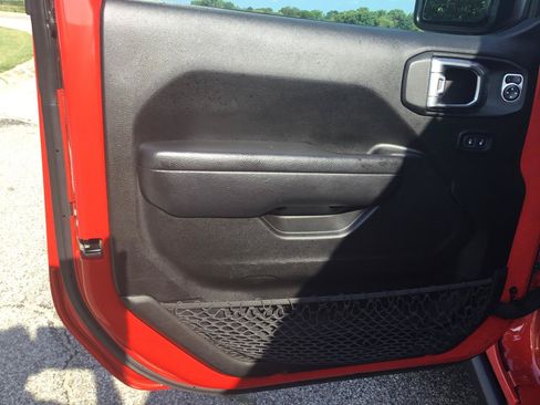 Used 2024 Jeep Wrangler Unlimited Rubicon AWD/4WD image 15