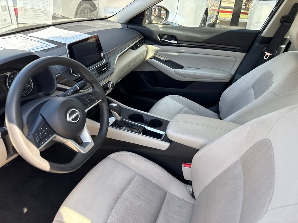 Certified 2025 Nissan Altima 2.5 SV FWD image 12