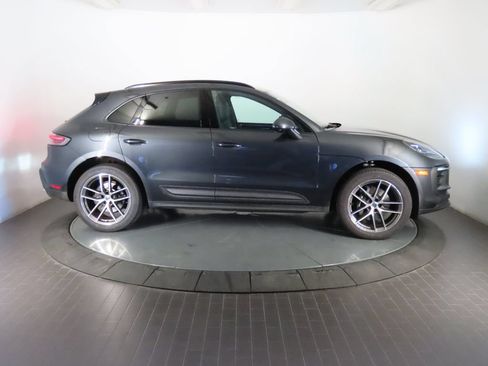 Certified 2025 Porsche Macan AWD/4WD image 8