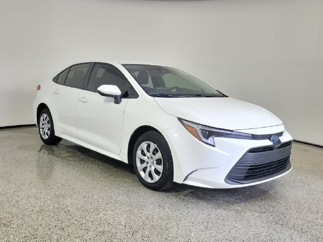 Used 2025 Toyota Corolla LE FWD image 4