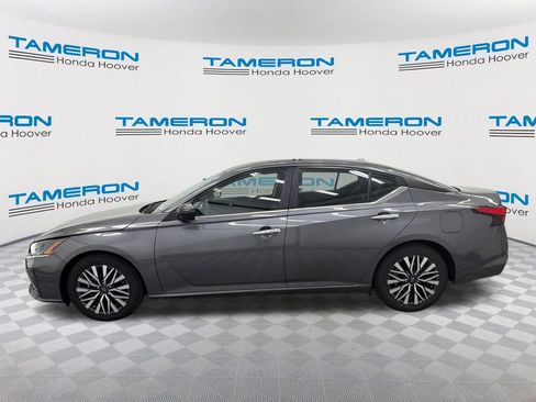 Used 2024 Nissan Altima 2.5 SV FWD image 2