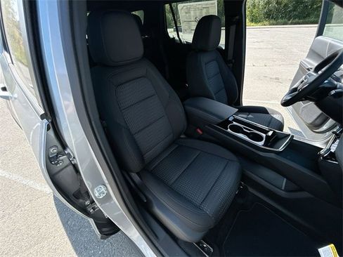 New 2025 Chevrolet Equinox LT image 28