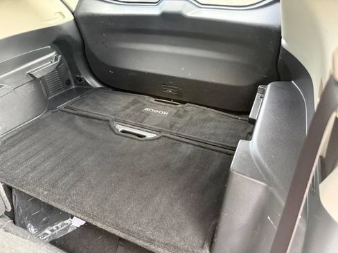 Used 2018 Nissan Rogue SL w/ Premium Package AWD/4WD image 16
