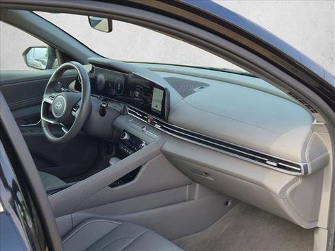 Used 2025 Hyundai Elantra SEL FWD image 21