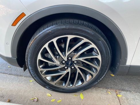 Used 2019 Lincoln Nautilus Reserve FWD image 12