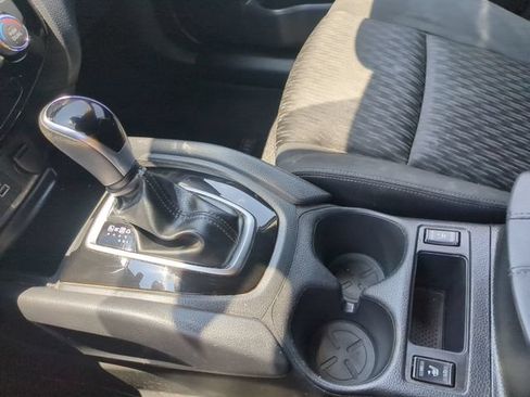 Used 2019 Nissan Rogue SV FWD image 24