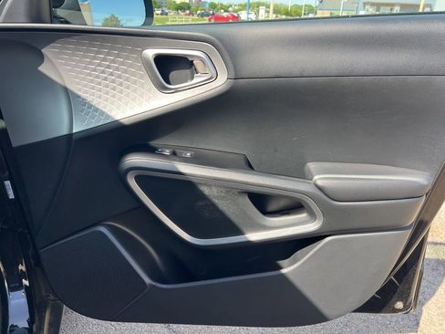 Used 2025 Kia Soul LX w/ LX Technology Package image 25