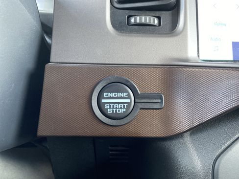 Used 2021 Ford Bronco Outer Banks image 16