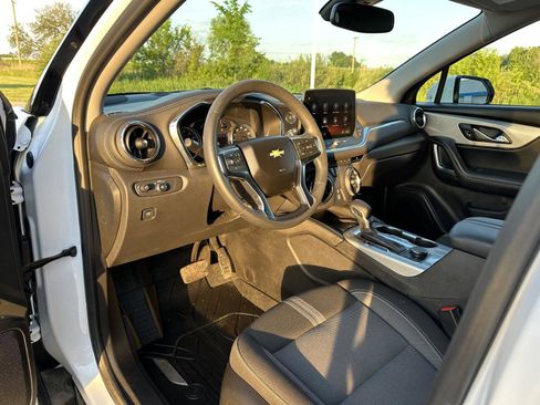 Used 2025 Chevrolet Blazer LT w/ Convenience Package FWD image 21
