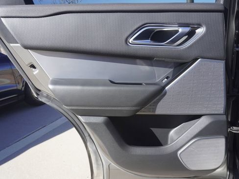 Used 2019 Land Rover Range Rover Velar R-Dynamic SE image 28