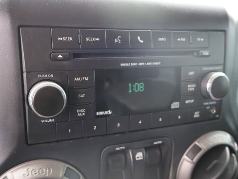 Used 2018 Jeep Wrangler Sport AWD/4WD image 21