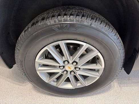 Used 2023 Chevrolet Traverse LT FWD image 7