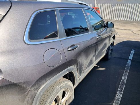 Used 2020 Jeep Cherokee Limited AWD/4WD image 7