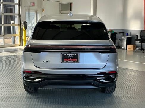 Used 2025 Lincoln Nautilus Premier AWD/4WD image 25