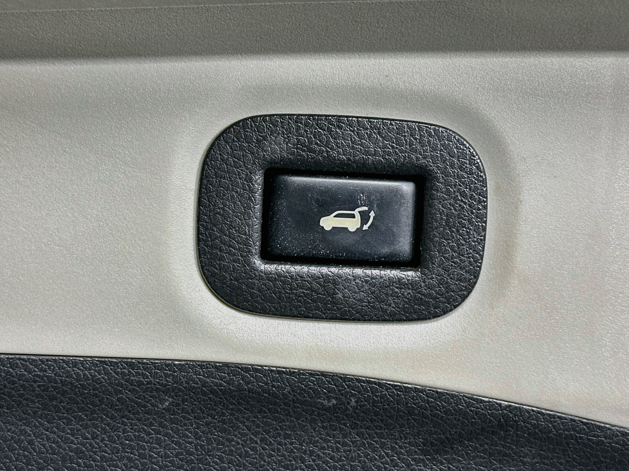 Used 2018 Nissan Rogue SV w/ Premium Package FWD image 29