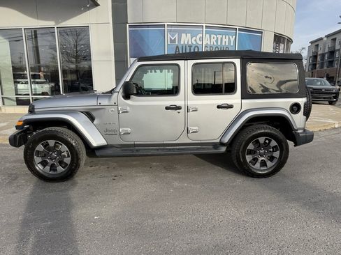 Used 2018 Jeep Wrangler Unlimited Sahara image 2