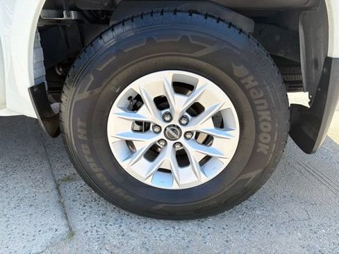 Used 2024 Nissan Frontier SV w/ Technology Package RWD image 9