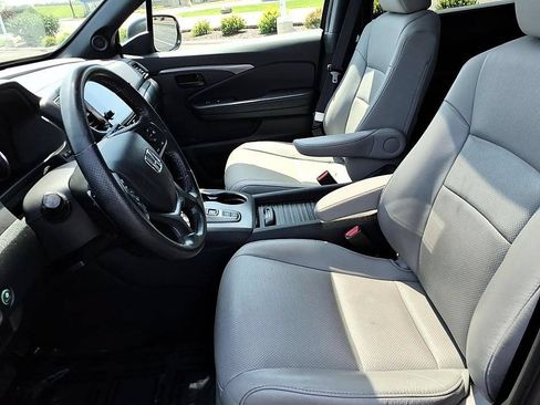 Used 2023 Honda Passport EX-L image 16