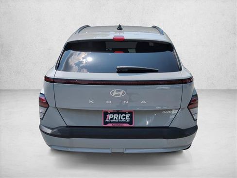 Certified 2024 Hyundai Kona SEL FWD image 6