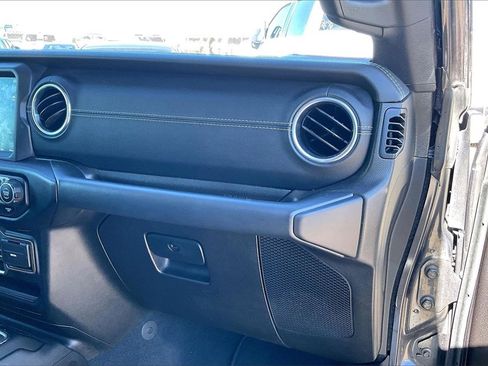 Used 2019 Jeep Wrangler Unlimited Sahara image 22