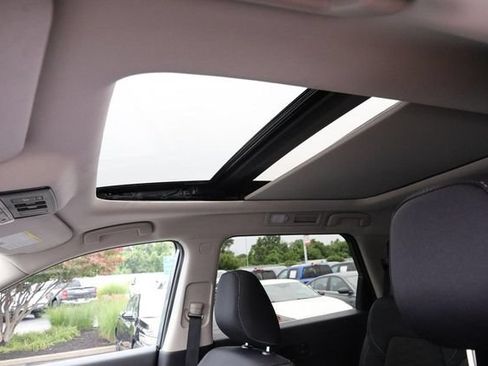 Certified 2025 Nissan Pathfinder SV w/ SV Premium Package FWD image 12
