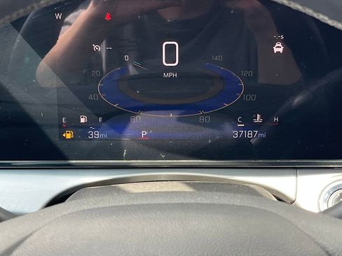 Certified 2024 Chevrolet Trax LT w/ Sunroof Package image 13