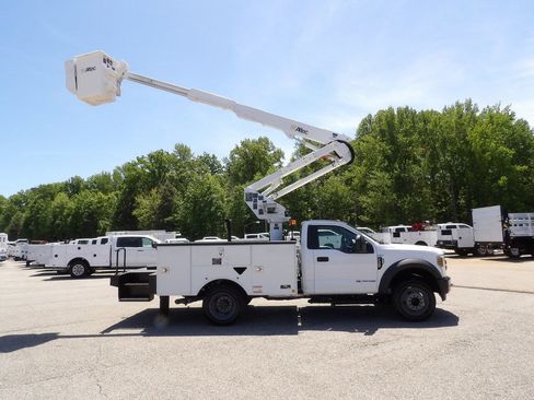Used 2019 Ford F550 2WD Regular Cab Super Duty image 9