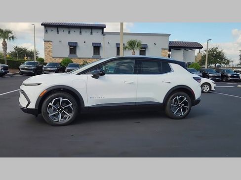 New 2026 Chevrolet Equinox EV LT image 15