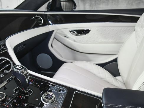 Used 2022 Bentley Continental GT image 52