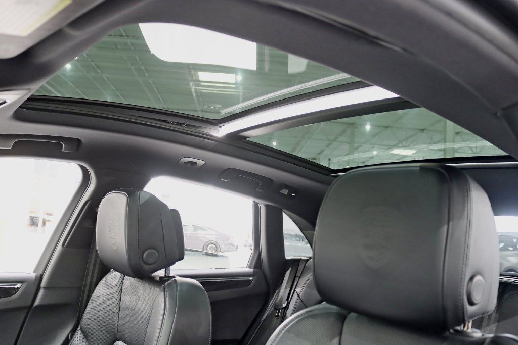 Used 2022 Porsche Macan AWD/4WD image 28