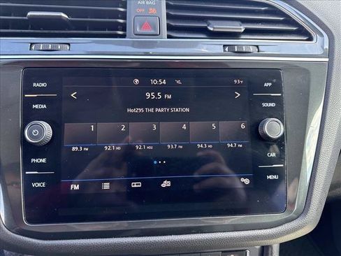 Used 2020 Volkswagen Tiguan SE w/ Panoramic Sunroof Package FWD image 11
