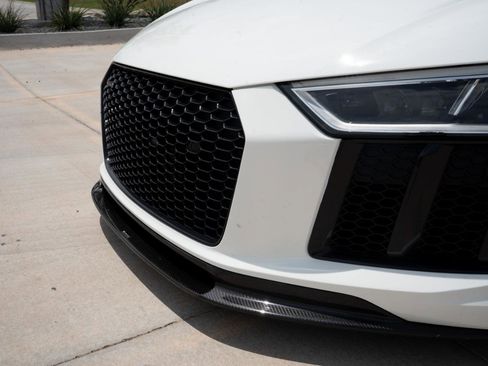Used 2018 Audi R8 V10 RWD image 10