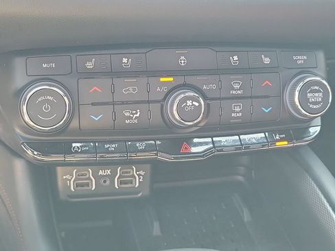 Certified 2025 Dodge Durango GT AWD/4WD image 31