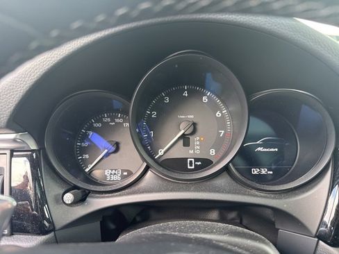 Used 2024 Porsche Macan image 7