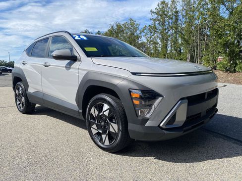 Used 2024 Hyundai Kona SEL AWD/4WD image 3