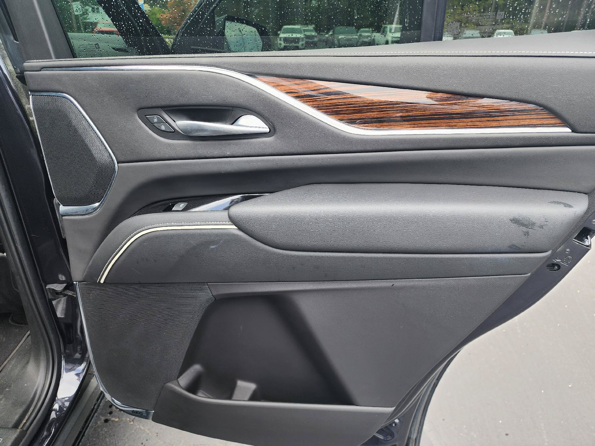 Used 2023 Cadillac Escalade Premium Luxury AWD/4WD image 11