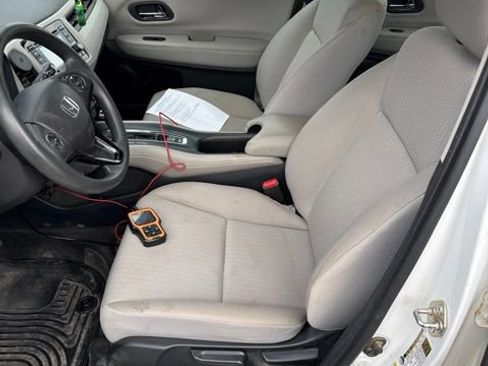 Used 2016 Honda HR-V LX image 7