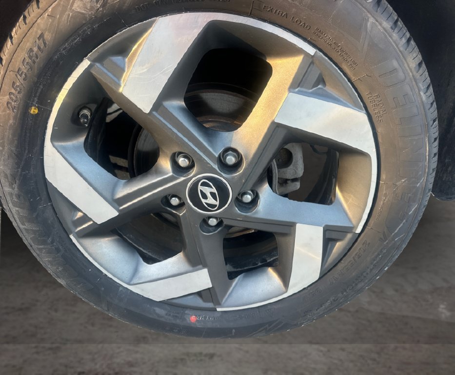 Used 2022 Hyundai Venue SEL FWD image 19
