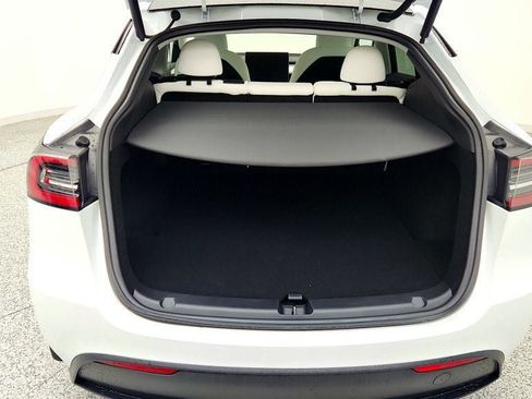 Used 2023 Tesla Model Y Long Range AWD/4WD image 25