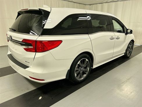 Used 2023 Honda Odyssey Elite image 2